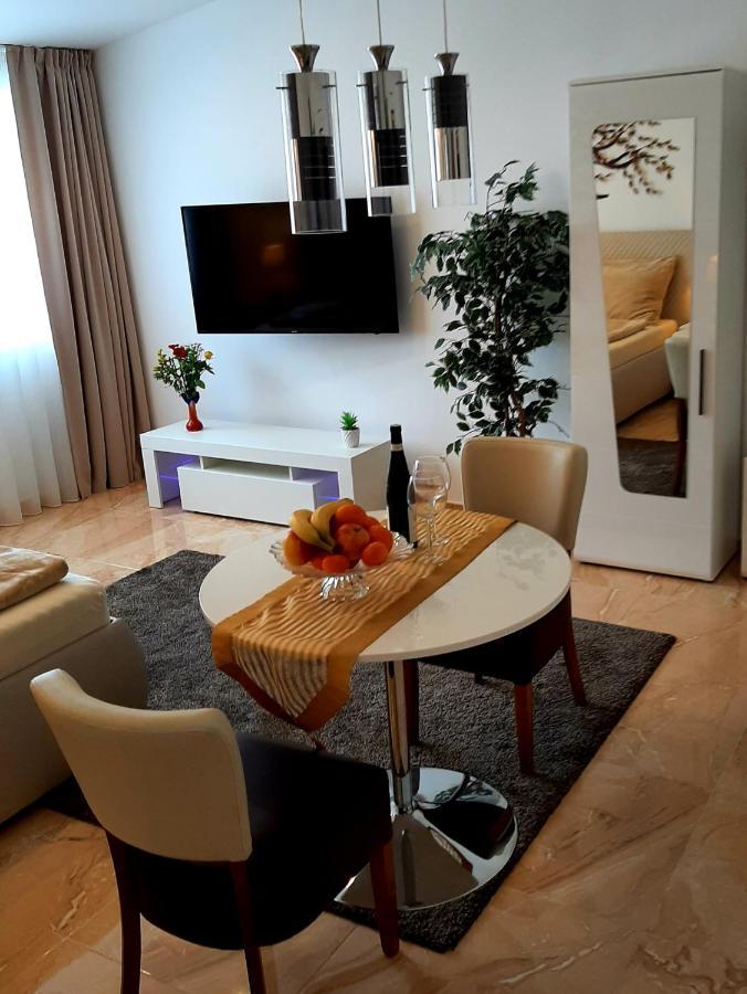Apartment Nobless Holedna *