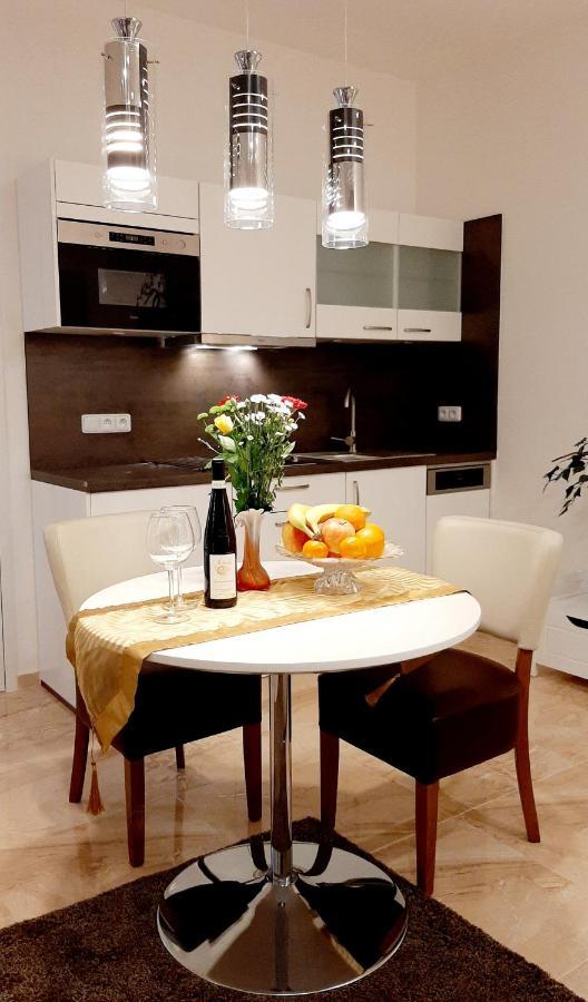 Apartment Nobless Holedna
